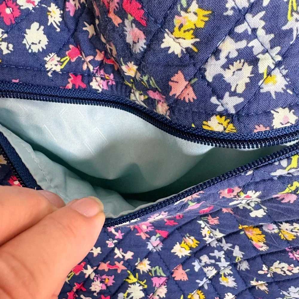 Vera Bradley Crossbody Bag Small Navy Blue Floral Excellent Quilted Cotton Zip